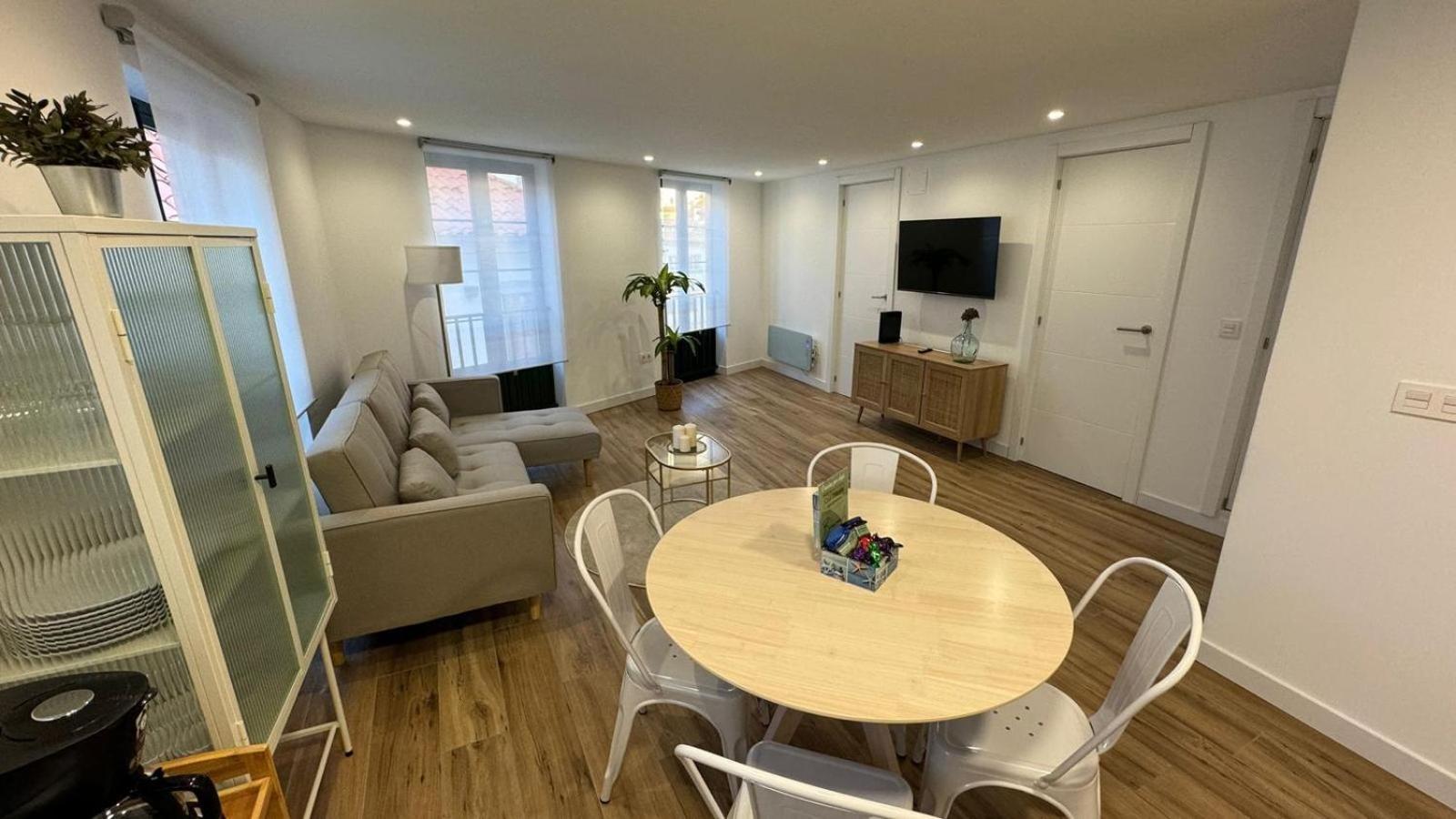Apartamentos Urbanin II Plaza De San Pedro Кудильеро Экстерьер фото